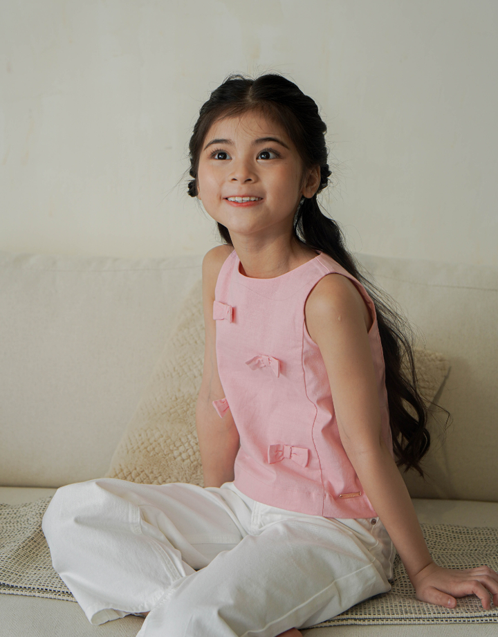 Bow Applique Sleeveless Blouse