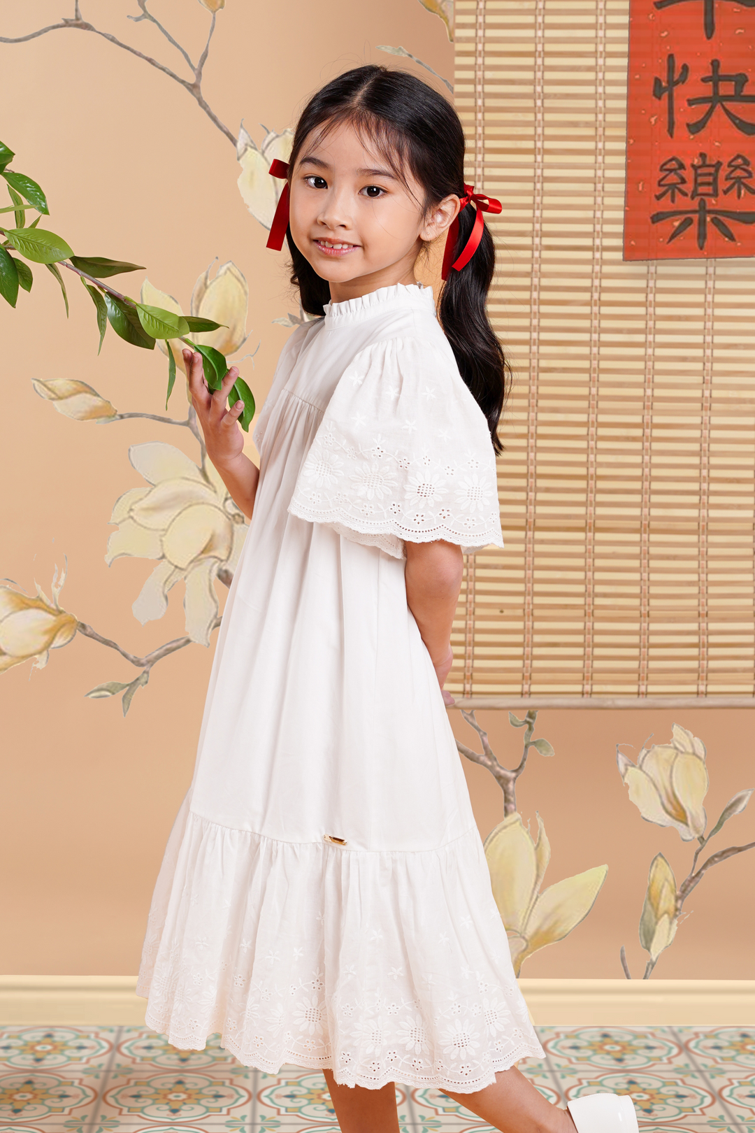 White Flowy Midi Short Sleeve Dress Poney Group White Flowy Midi Short Sleeve Dress Poney Group